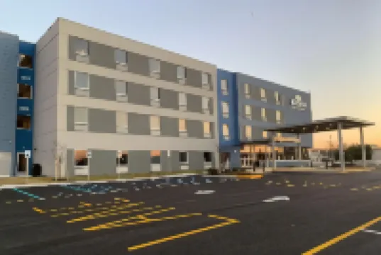 Microtel Inn & Suites by Wyndham Rehoboth Beach Hotel a 