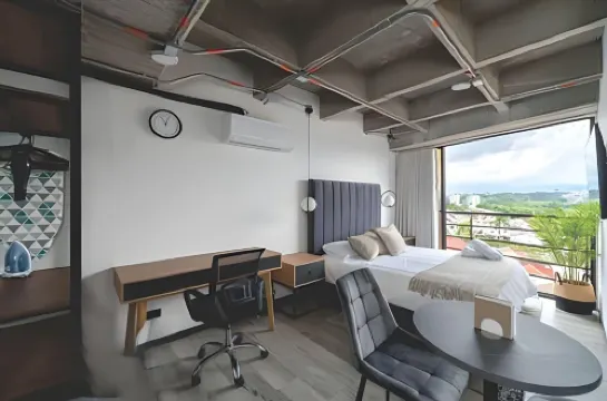 Epic Suite 302 Deluxe Airport