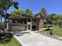 Luxury Home with 8 beds Hot Tub and an Awesome Deck! 호스킨슨 공원 주변 호텔