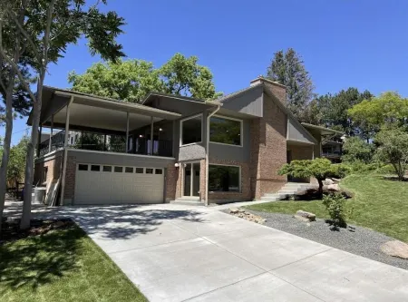 Luxury Home with 8 beds Hot Tub and an Awesome Deck!