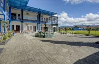 Hotel Miranda Bawean Mitra RedDoorz 그레시크 지역 호텔