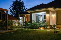 Lyons park Three Bedroom Apartment Hotels in Kyadondo