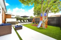 Luxury the Rock & Music Villa Miami!/ Baby Items/ BBQ/ Playground/ Work Area