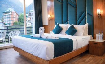 The White Season Resort