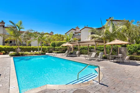 Cozy Retreat with Resort Amenities - Charming Beach Getaway Отели рядом с достопримечательностью «The Pilgrim»