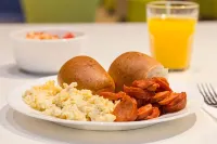 ibis budget Curitiba Centro - Breakfast