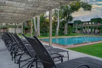 Hippo Hollow Country Estate - Pools