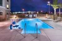 Holiday Inn Express & Suites BAKERSFIELD AIRPORT by IHG