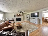 15 minutes to the airport. A peaceful nest in the middle of the city. Ξενοδοχεία στην πόλη Owasso