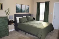 Pondview Paradise, Cozy home with pool and pond on 8 acres - Apartments