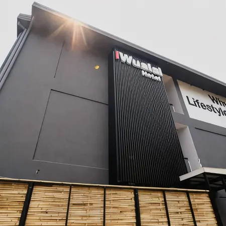 iWualai Hotel Отели рядом с достопримечательностью «Храм Ват Шри Супхан»