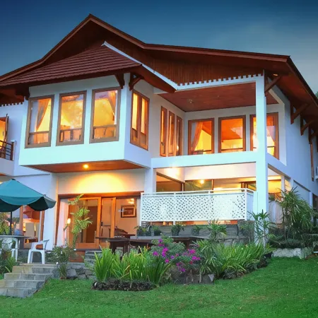 Sari Ater Hotel & Resort Отели рядом с достопримечательностью «Кемпинг-парк Графика-Сиколе»
