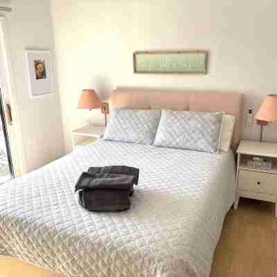 Waterfront 2 BR cottage on 1 acre private lot walking distance to beaches! Rooms