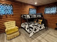 Charming Log Cabin on a Quiet Back Road to Get Away from it All and Enjoy Nature - Hytter