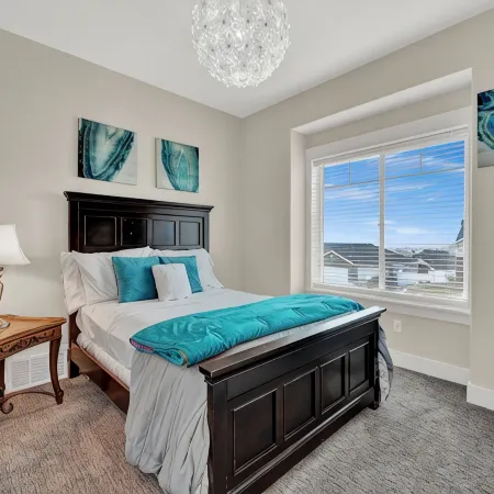 Entire Home Sleeps 16, Near Ski Resorts, Private Hot Tub, and Fireplace over Tub