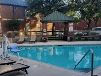 Clarion Pointe Addison Dallas North فنادق في أديسون
