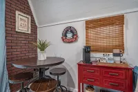 2 Homes - 4 Beds /2 BAs - Easy Walk to Downtown West Jefferson.