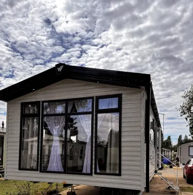 Fabulous 3 Bedroom Static Caravan at Billing Aquadrome Hotels in 