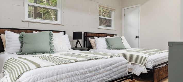 The Hillside Hideaway, a stunning retreat located in the heart of Bryce Resort Hotels in Basye