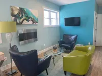 Artsy Downtown Charlevoix Apt! Walk  to 2 Lakes, Marina. Free Parking. 5 Star Hotels in Charlevoix