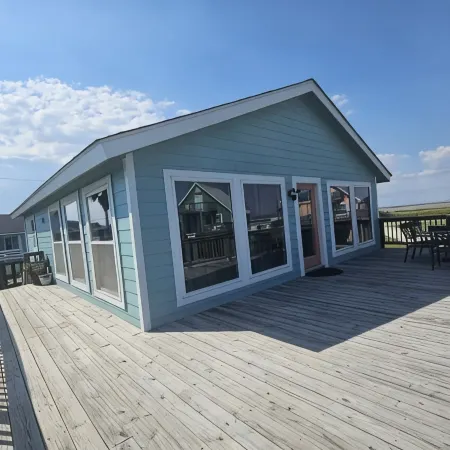 Cozy and Clean steps from the beach. Gulf views <3