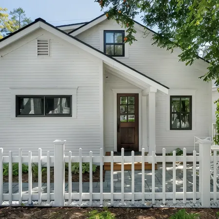 Charming Loft Bedroom Cottage in Downtown White, 1 block away from everything