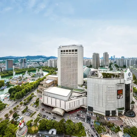 Lotte Hotel World Gangnam Отели рядом с достопримечательностью «Торговый центр Garden 5»