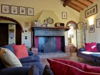 Podere Molinaccio - Luxury Tuscan-style Eco Villa with pool in Valdichiana Ξενοδοχεία στην πόλη Panicale
