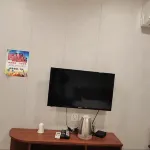 Friends come to the hotel