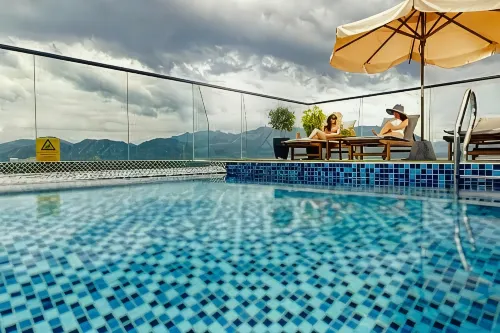 Aaron Hotel - Infinity Pools