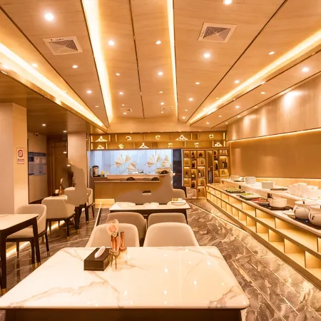 Denis Hotel (Wuzhou Chenxi Mingdu New City Branch)
