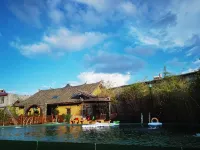 Future Homestay （Xingyi Wanfenglin Store） - Swimmingpools