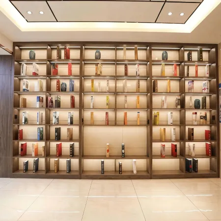 Guanshan Business Hotel (Changde Shimen County Commercial Pedestrian Street)