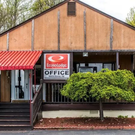 Econo Lodge Inn & Suites Lake Harmony - Pocono Mountains Area