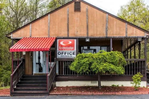 Econo Lodge Inn & Suites Lake Harmony - Pocono Mountains Area