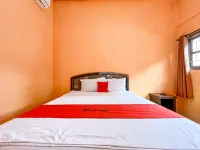 RedDoorz Casa Delray Syariah at Pantai Pelabuhan Ratu Hotels in Cisolok
