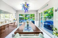 Stylish Beach Home Near Boca with Pool, Golf Cart, Bikes - 4-Sterne