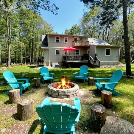 Spacious Retreat for Gathering,Fire Pit ,Game Room, Lakes ,Beaches ,8 Beds