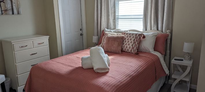 The Calico Cottage - Fire Pit - Hot Tub Hotels in Delaware County