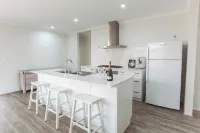 Dunsborough Escape - King Bed & Chef's Kitchen. No General Cleaning Fees - 4-Star