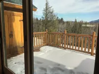 Spacious 4-bedroom Ski- in/ Ski-out condo in enchanting Sunday River w/ Hot Tub Hotels in Newry