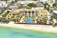 Beautiful oceanfront apartment, 1 block from 5th Av.
