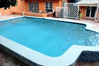 Lush Oasis in Port of Spain with Private Pool - 수영장