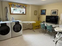 Bright, spacious 4 bedroom home. - Wifi