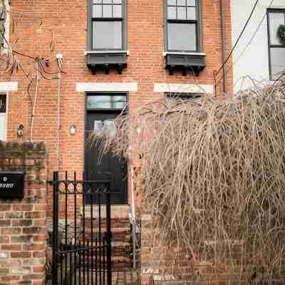 Cozy Cottage Downtown - Walk to OTR & Stadiums Hotel Exterior