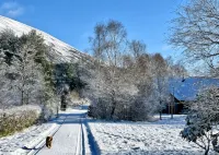 Grianain - Riverside Lodge with Mountain Views - Pensions