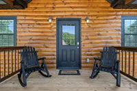 Cliff Haven at Red River Gorge 2-Bedroom Cabin with WiFi, AC, Fire Pit, Hot Tub