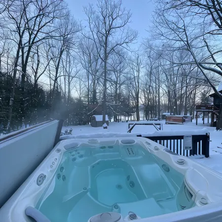 Lakefront, Wooded, & Secluded Home - Family Dogs Welcome.