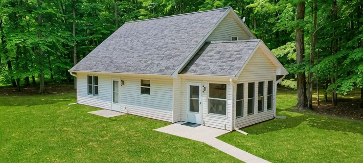 Amazing Family Cabin near Wheeler Lake! Close to beach, UTV an Snowmobile trails Hotels in Oconto County