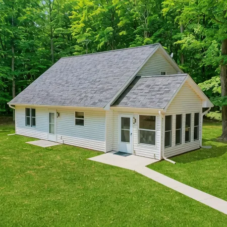 Amazing Family Cabin near Wheeler Lake! Close to beach, UTV an Snowmobile trails